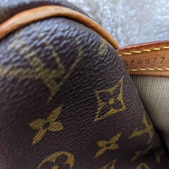 LOUIS VUITTON Monogram Reporter - Picture 8 of 10